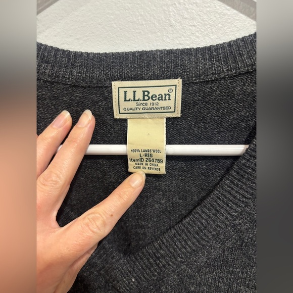 LL BEAN Men’s Large 100% Lambs Wool Sweater Gray V-Neck - Picture 3 of 6